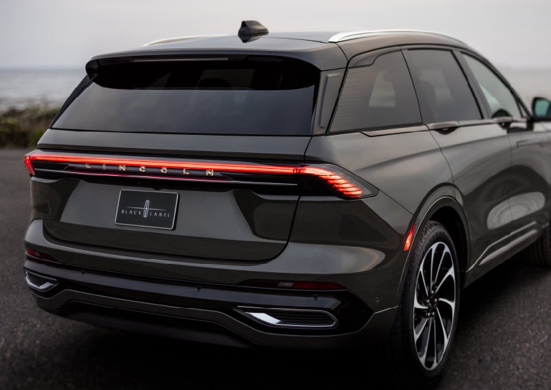 The rear of a 2024 Lincoln Black Label Nautilus® SUV displays full LED rear lighting. | Cavalier Lincoln in Chesapeake VA