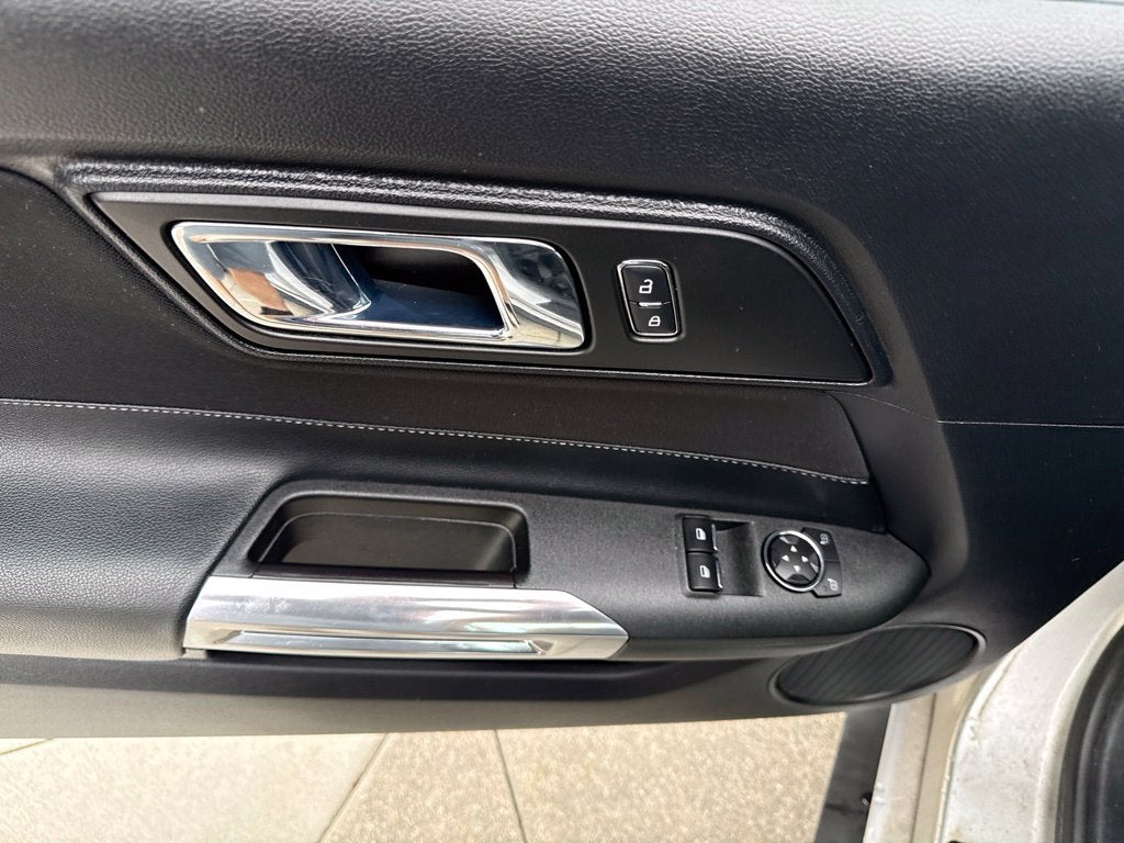 2015 Ford Mustang V6