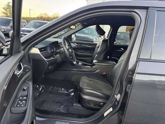 2022 Jeep Grand Cherokee L Altitude 4x4