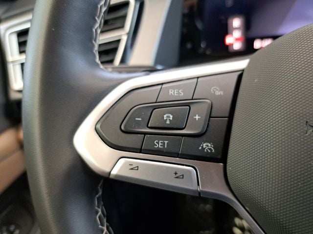2024 Volkswagen Atlas Cross Sport 2.0T SE w/ Technology