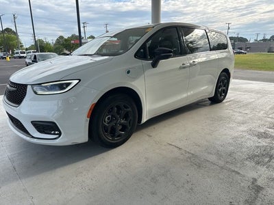 2024 Chrysler Pacifica Hybrid Select Appearance