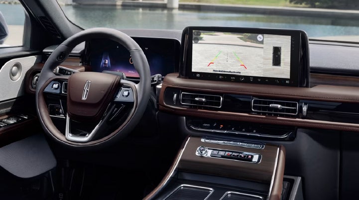 The backup camera of the 2027 Lincoln Aviator® SUV is displayed on screen. | Cavalier Lincoln in Chesapeake VA